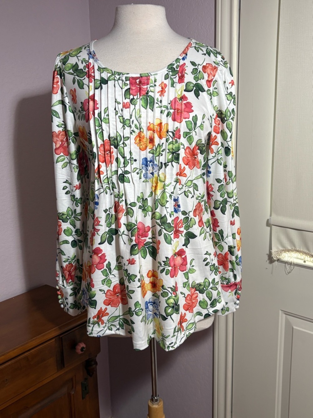 Floral Pintuck Long-Sleeve Women's Top White with Multicolor Flower Print Size L